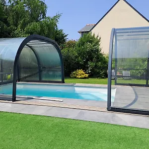 Villa Bord De Avec Piscine Et Jacuzzi